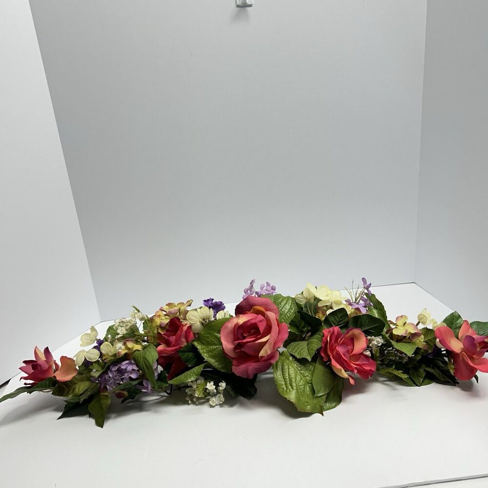 Home Interiors & Gifts faux silk floral swag.
